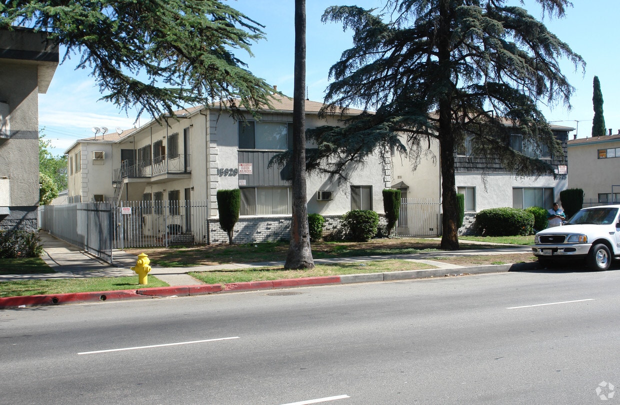 15929 Sherman Way, Van Nuys, CA 91406 Apartments in Van Nuys, CA