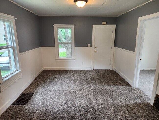 Building Photo - 2613 Elm St