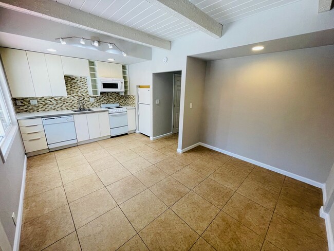 Foto del edificio - Pet friendly 1 bedroom unit with washer/dr...