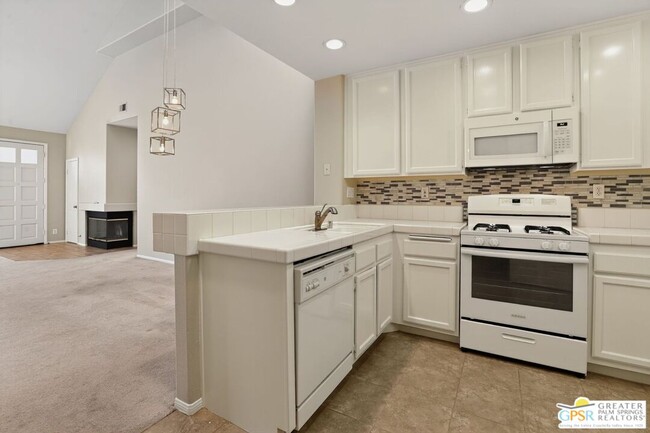 Building Photo - 13372 Savanna