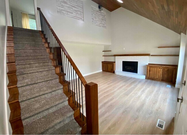 Foto del edificio - 6041 Fleetwood Dr
