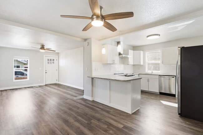 Building Photo - 112 S 10th St