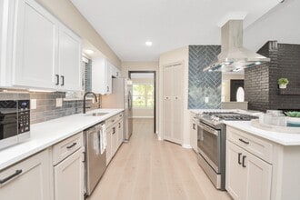 Building Photo - 10550 Emnora Ln