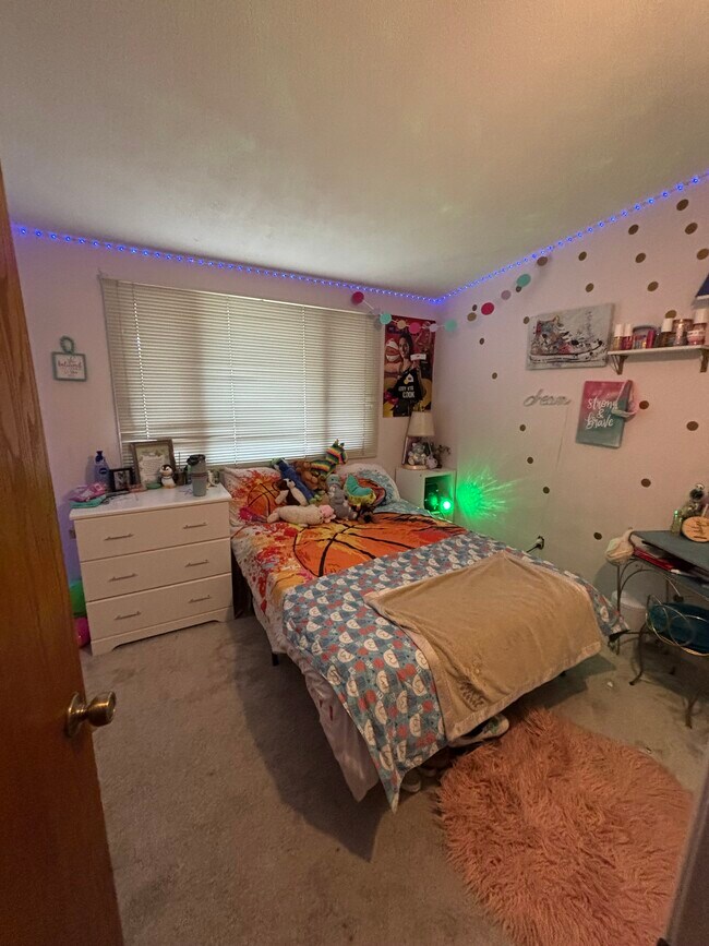 Foto del edificio - 913 Buena Dr