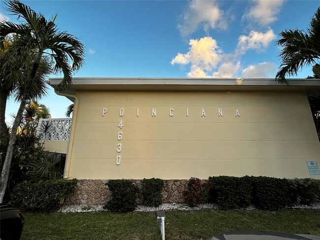 Foto del edificio - 4630 Poinciana St