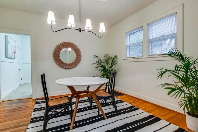 Dining Room - 607 E Barbee Ave