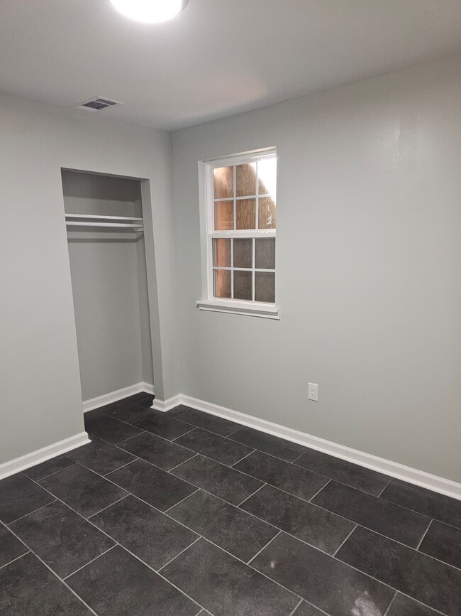 Foto del edificio - 2850 Montague Ave