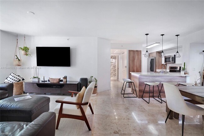 Foto del edificio - 3 br, 2 bath Condo - 620 SW 111th Ave Apt 101