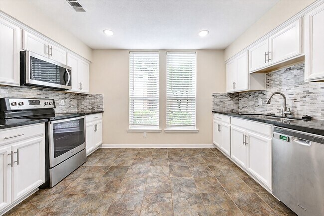 Building Photo - 15169 Kimberley Ct