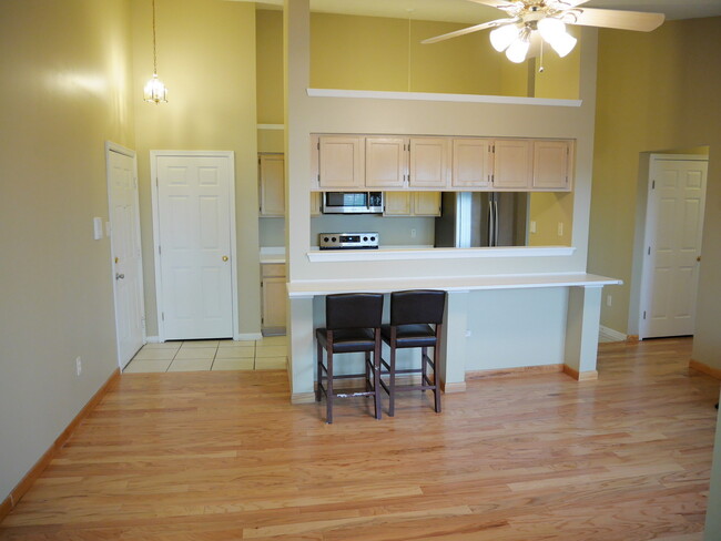 Building Photo - 2 Bedroom Condominium Located in Stonegate...