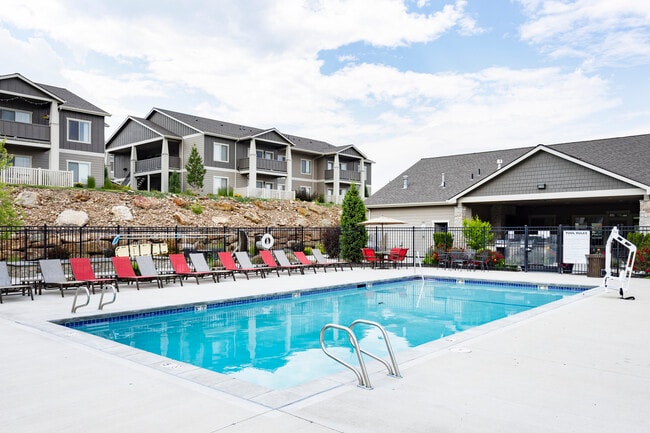 Building Photo - Legacy Villas