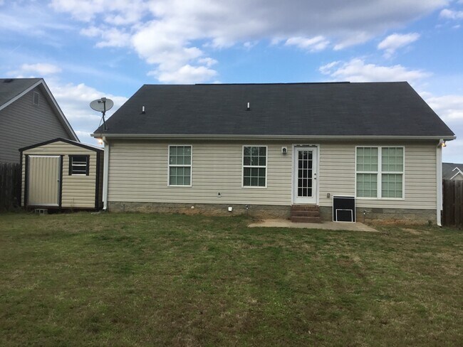 Foto del edificio - Private Back Yard - Walking Distance to Columbia Middle School & Grovetown High