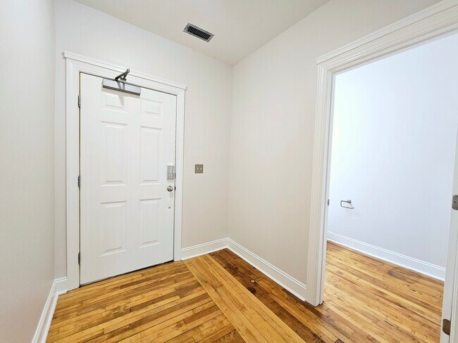 Foto del edificio - 236 S Elm St