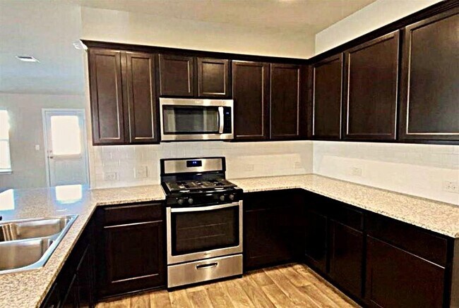 Building Photo - 610 Quarton Dr