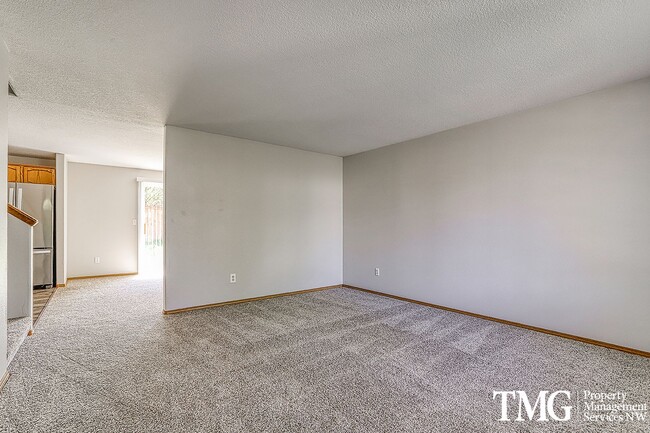 Building Photo - Beautifully Updated 4-Bedroom Home in Batt...
