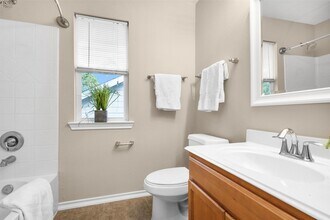 Building Photo - 115 N Hawkhurst Cir