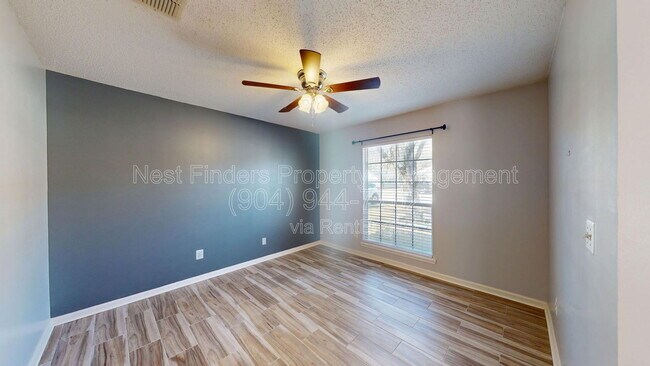 Foto del edificio - 7698 Fawn Lake Dr S