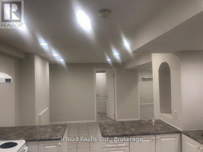 Building Photo - 3755 ALTHORPE- BASEMENT CIRCLE