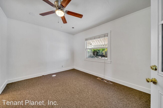 Foto del edificio - 2 br, 2 bath House - 8125 Earl St