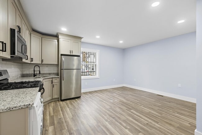 Building Photo - 392 Palisade Ave