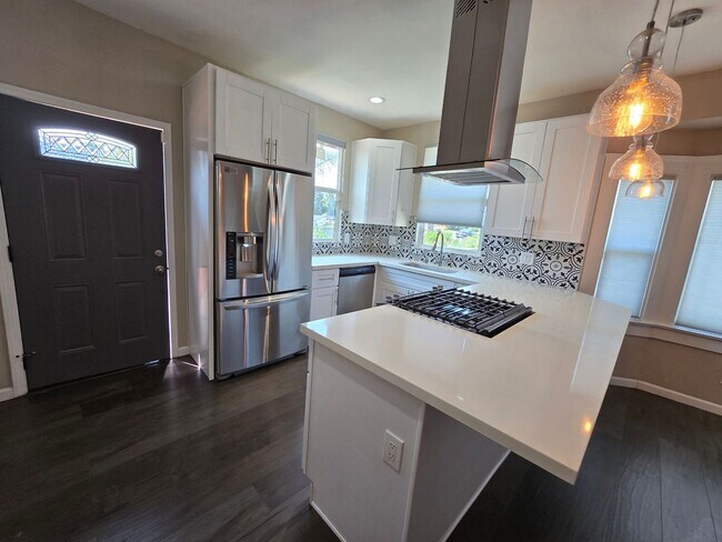 Foto del edificio - 3BD/2BA w/ Driveway Parking!
