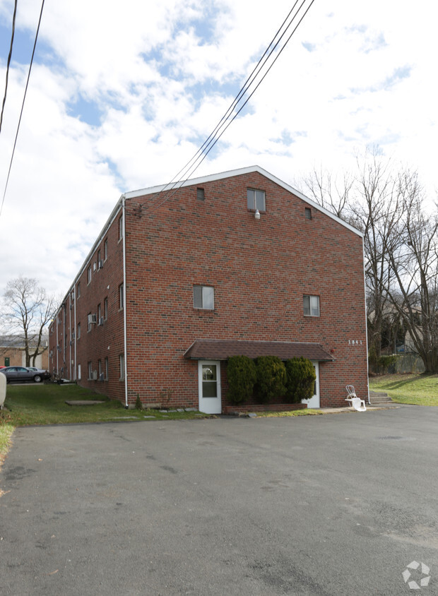 Building Photo - 1841 Davisville Rd