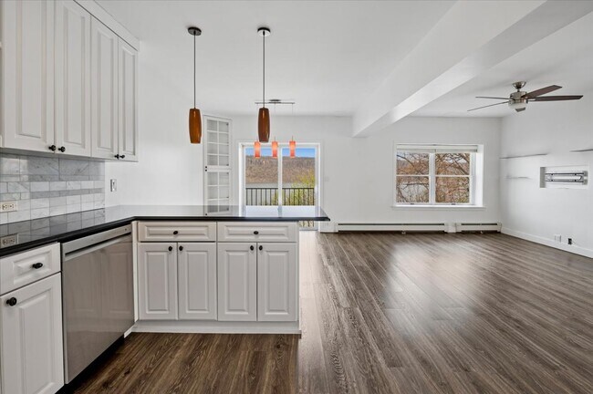 Foto del edificio - 727 Warburton Ave