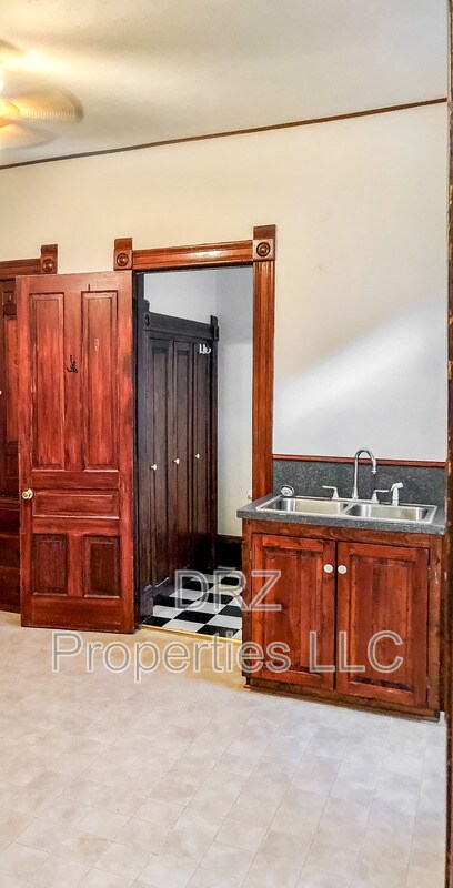 Foto del edificio - 1012 Bridge St NW