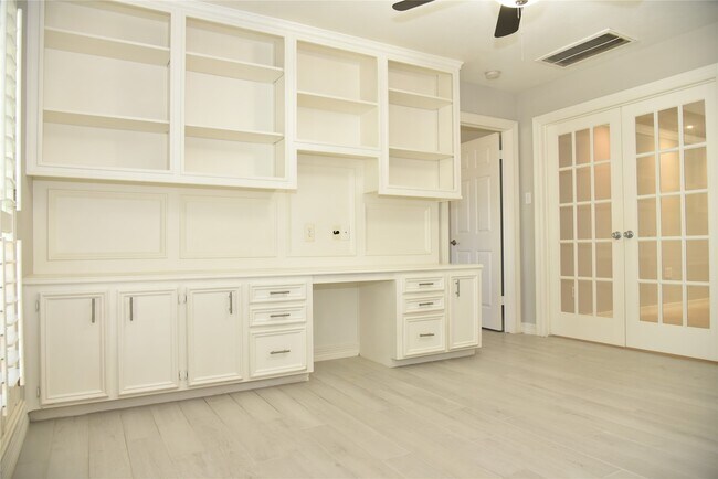 Foto del edificio - 14103 Owens Rd