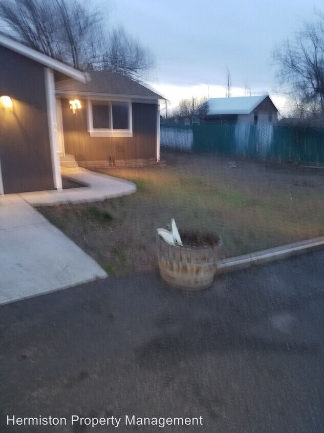 3 br, 2 bath House 110 SE 10th St House Rental in Irrigon, OR