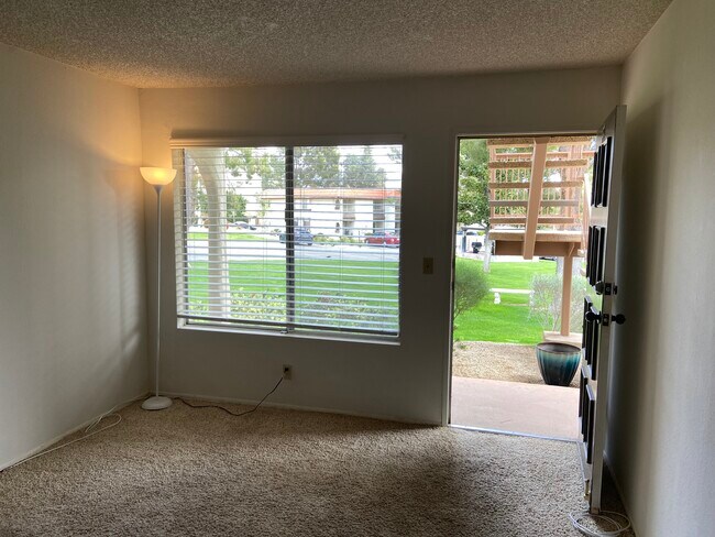 Living room - 9645 Spyglass Ave