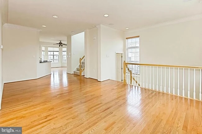 Main Level - 46218 Walpole Ter