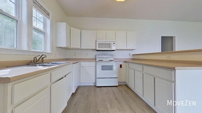 Foto del edificio - 4705 Pineview Dr
