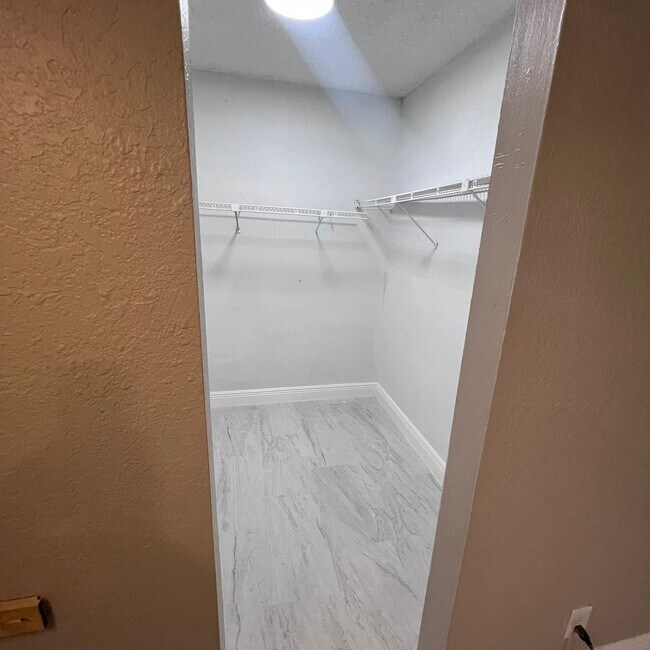 Foto del edificio - 4230 NW 21st St
