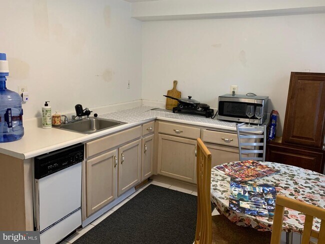 Building Photo - 1295 Colvin Forest Dr