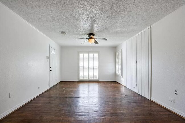 Foto del edificio - 1425 Cedar Crest Dr