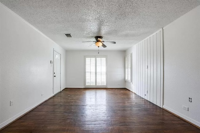 Photo - 1425 Cedar Crest Dr House