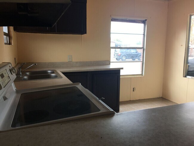 Foto del edificio - Location, Location!  Nice home located nea...