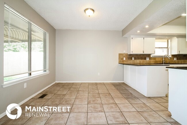 Building Photo - 10101 Mamus Ln