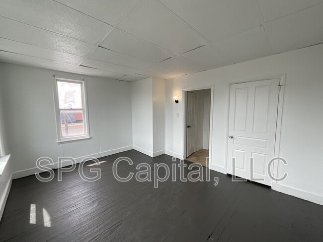 Building Photo - 124 S Pine St