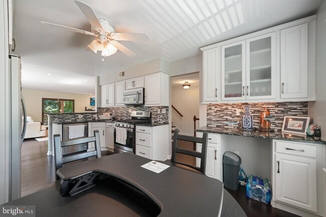 Building Photo - 9000 Ayrdale Crescent