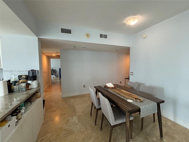 Foto del edificio - 185 SW 7th St