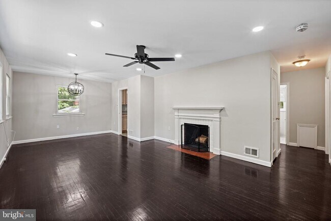 Building Photo - 121 Whitmoor Terrace