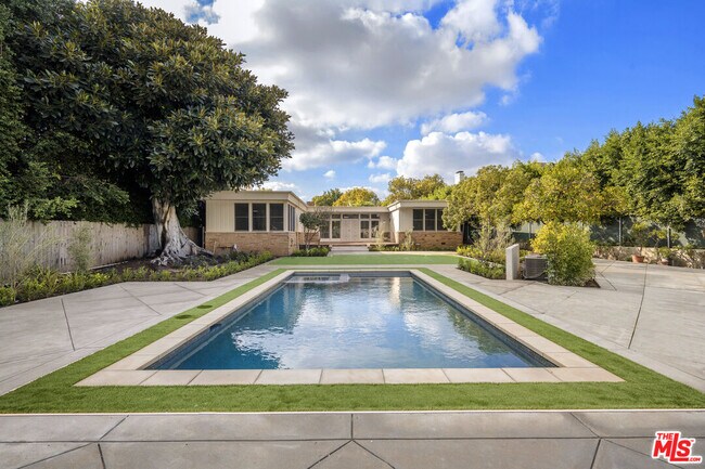 Building Photo - 604 Trenton Dr