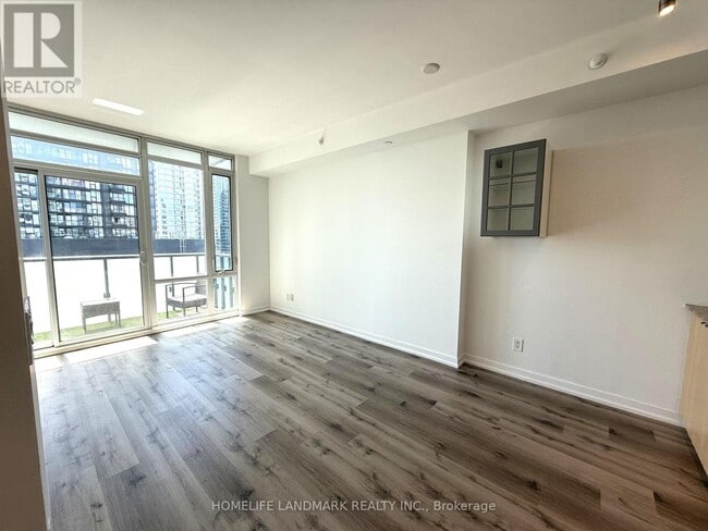 Building Photo - 170-1170 Fort York Blvd