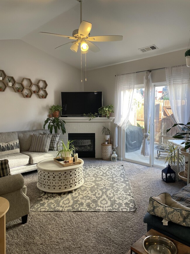 Building Photo - 1855 Aspen Meadows Cir