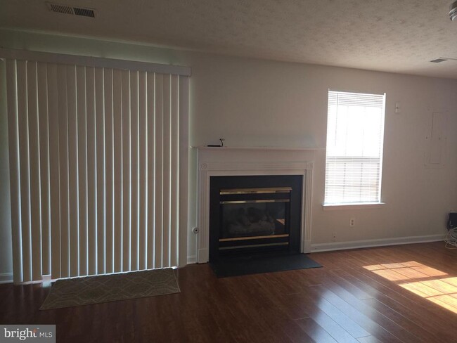 Building Photo - 206 Park Brook Ct