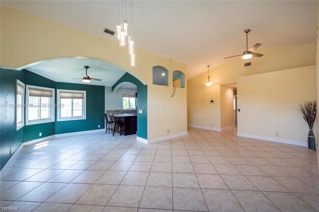 Foto del edificio - 3 br, 2 bath House - 515 Marill Ter