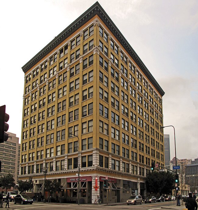 Beau Arts Higgins Building - 108 W 2nd St