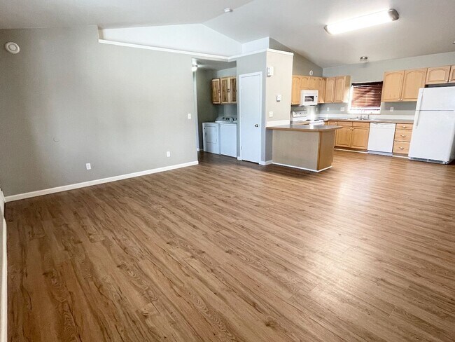 Foto del edificio - 2bd, 2 Bath Home for Rent in North Pole - FUEL INCLUDED!